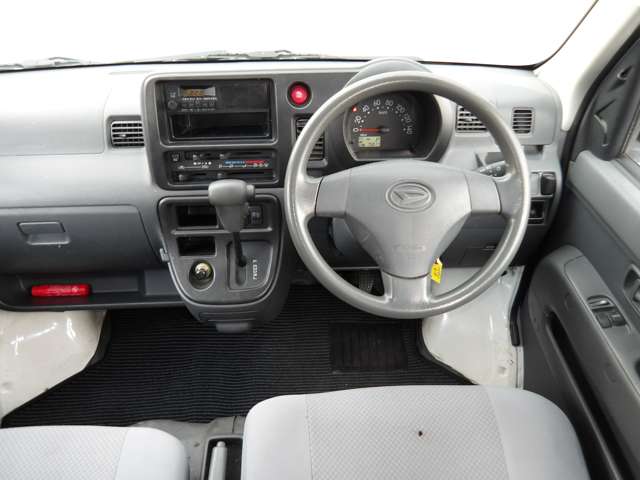 Daihatsu Hijet Cargo 12
