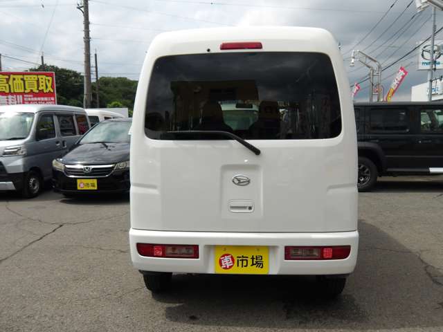 Daihatsu Hijet Cargo 3