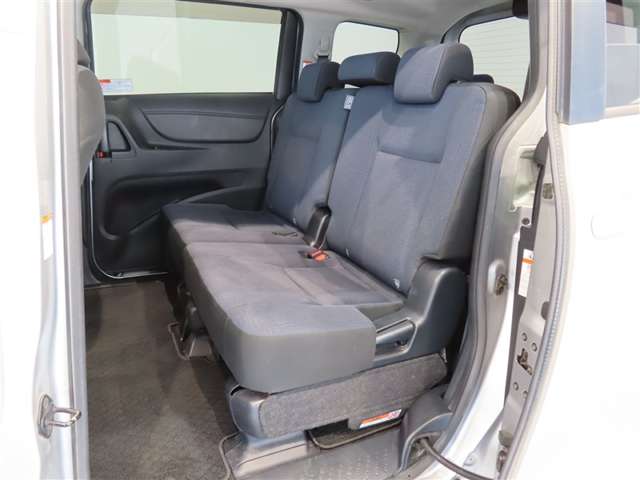 Toyota Sienta 12