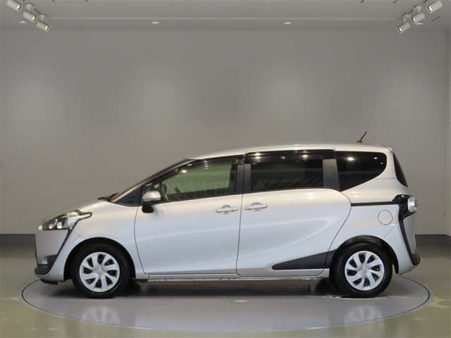 Toyota Sienta 3