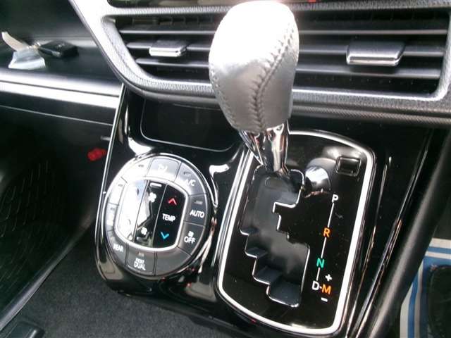 Toyota Voxy 12