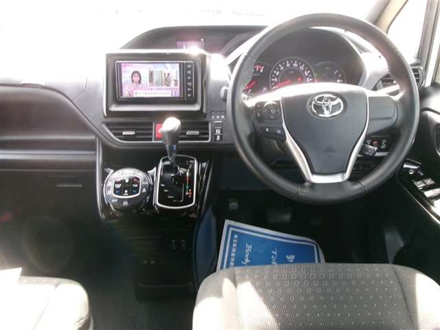 Toyota Voxy 3