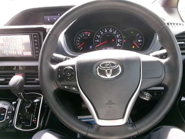 Toyota Voxy 9