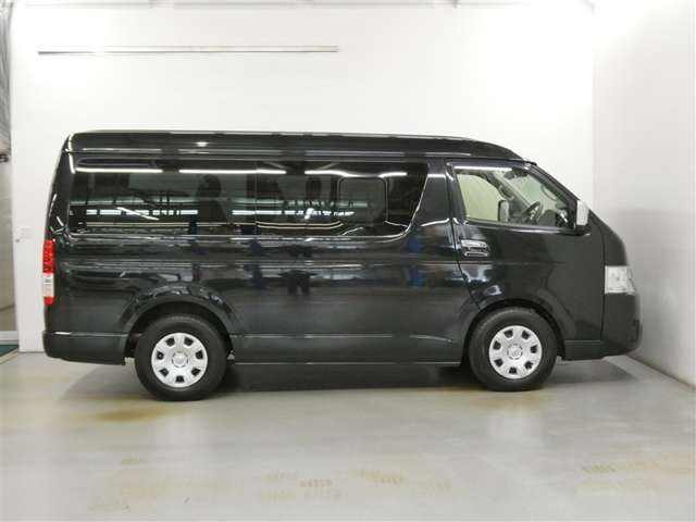 Toyota Hiace 4