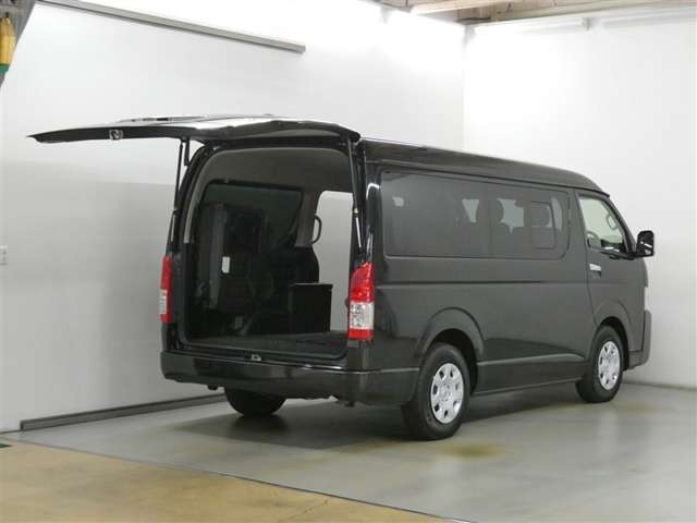 Toyota Hiace 7