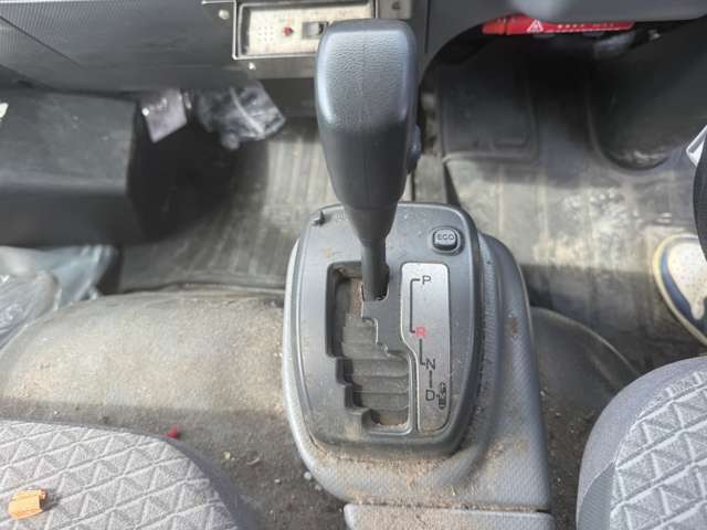 Isuzu Elf 12