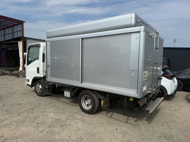 Isuzu Elf 7