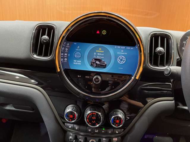 MINI Crossover 11