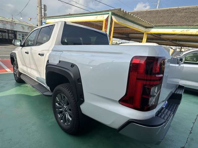 Mitsubishi Triton 4