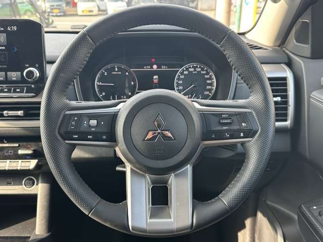 Mitsubishi Triton 8
