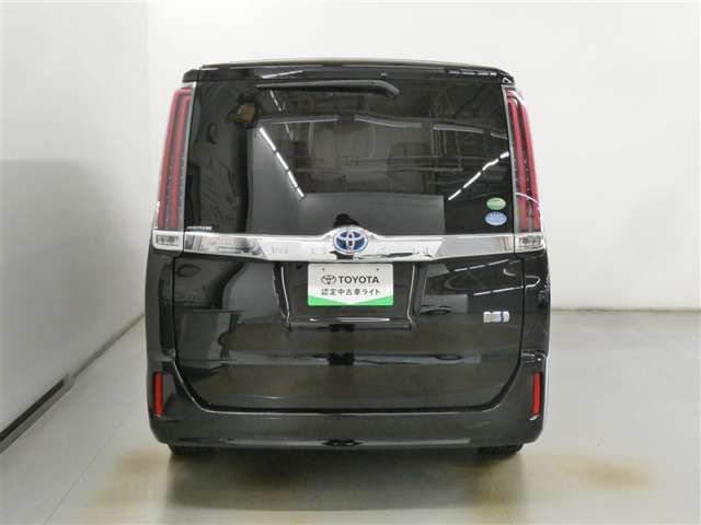 Toyota Noah 5