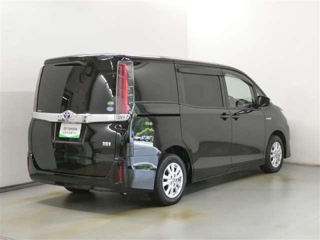 Toyota Noah 6