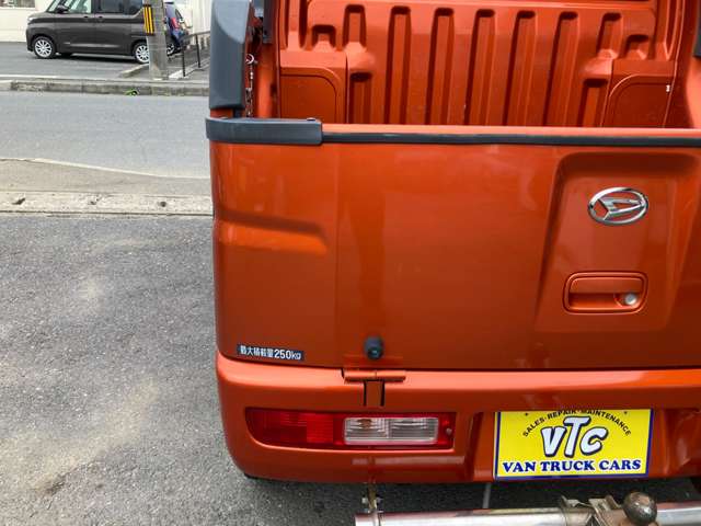 Daihatsu Hijet Deck Van 9