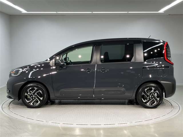 Toyota Sienta 11