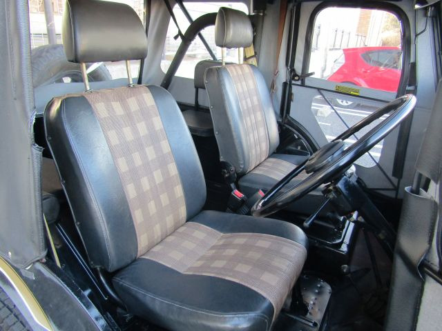 Mitsubishi Jeep 12