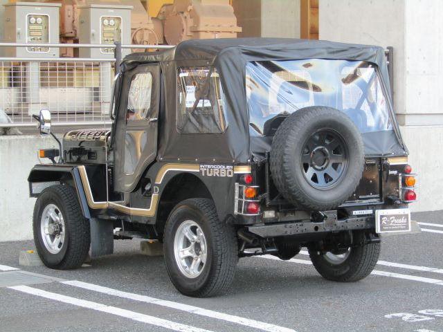 Mitsubishi Jeep 2