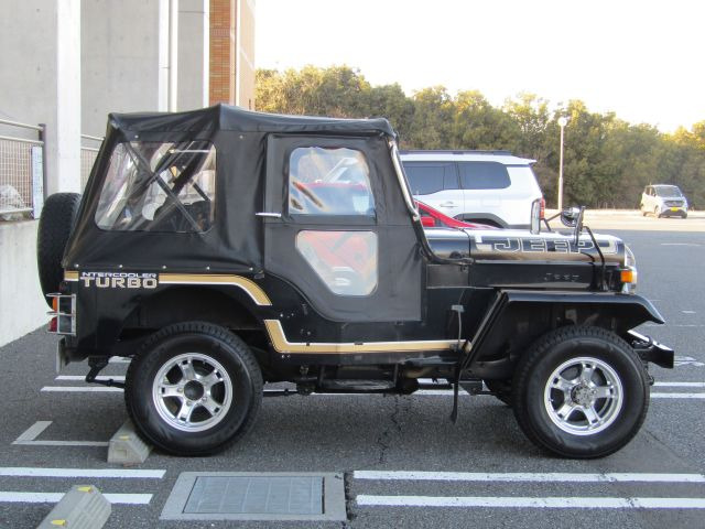 Mitsubishi Jeep 7