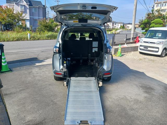 Toyota Sienta 12