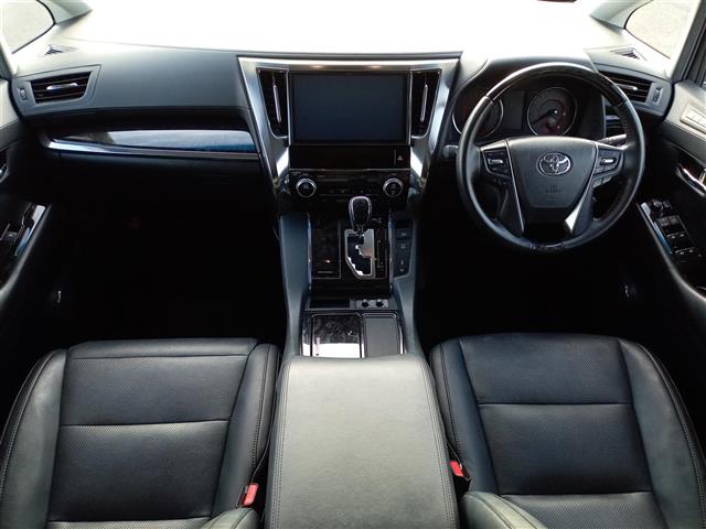 Toyota Alphard 3