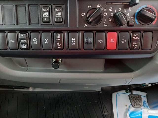 Hino Dutro 7