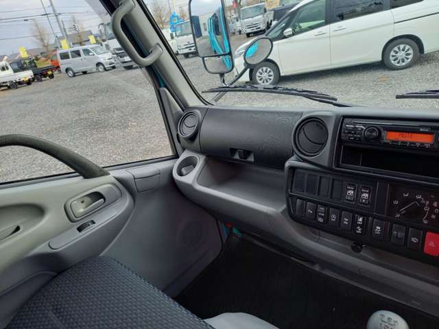 Hino Dutro 8