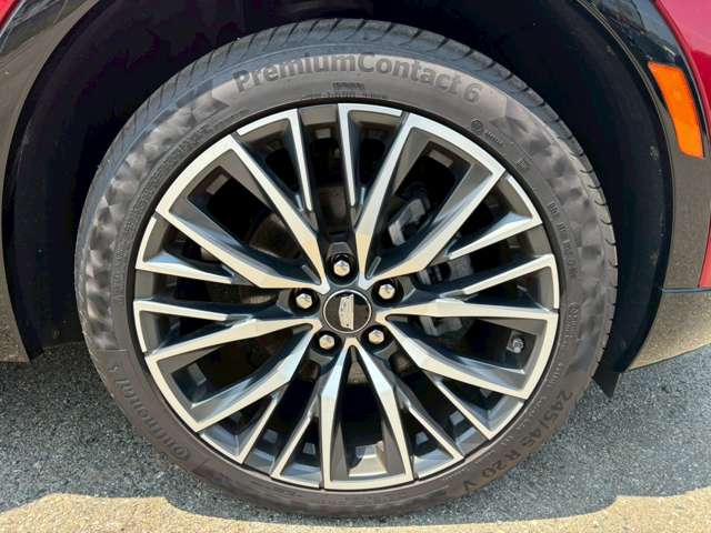 Cadillac XT4 8
