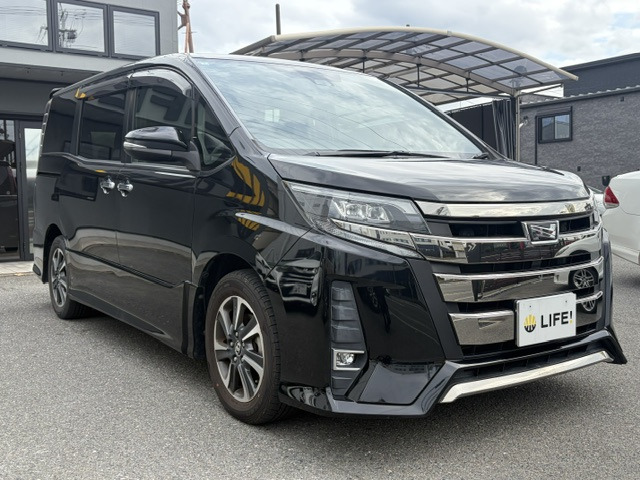 Toyota Noah 3