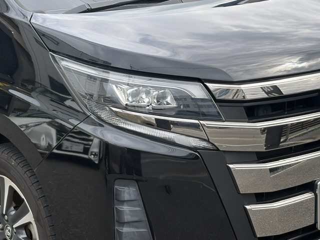 Toyota Noah 5