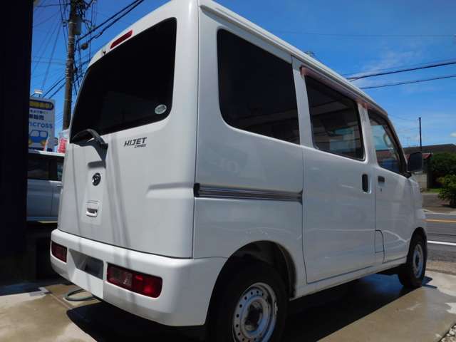 Daihatsu Hijet Cargo 10