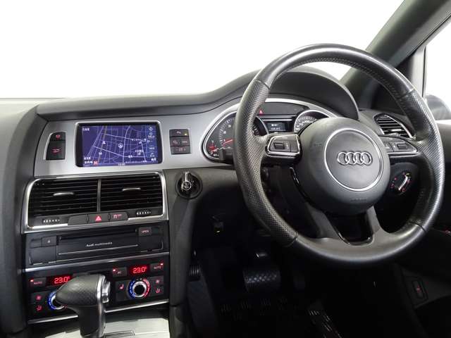 Audi Q7 6