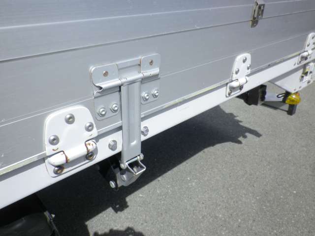 Isuzu Elf 12