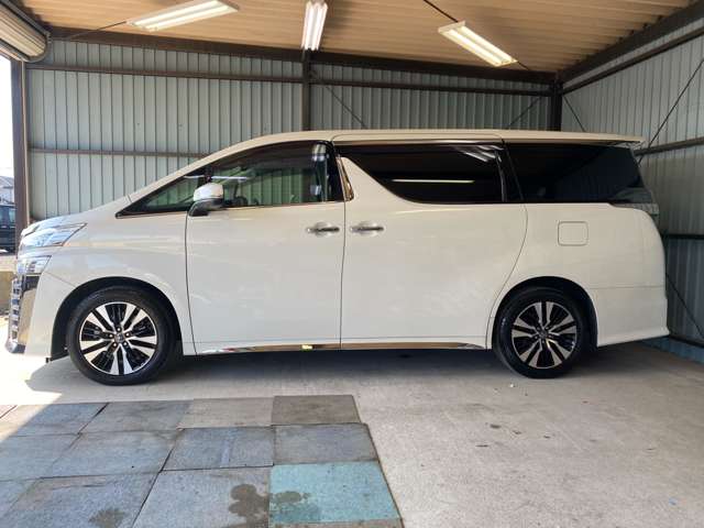 Toyota Vellfire 11