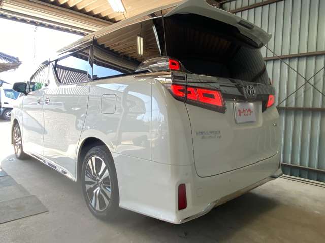 Toyota Vellfire 12