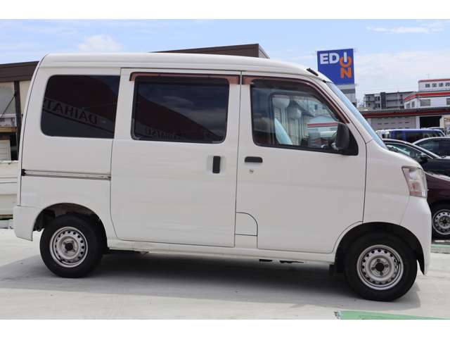 Daihatsu Hijet Cargo 4