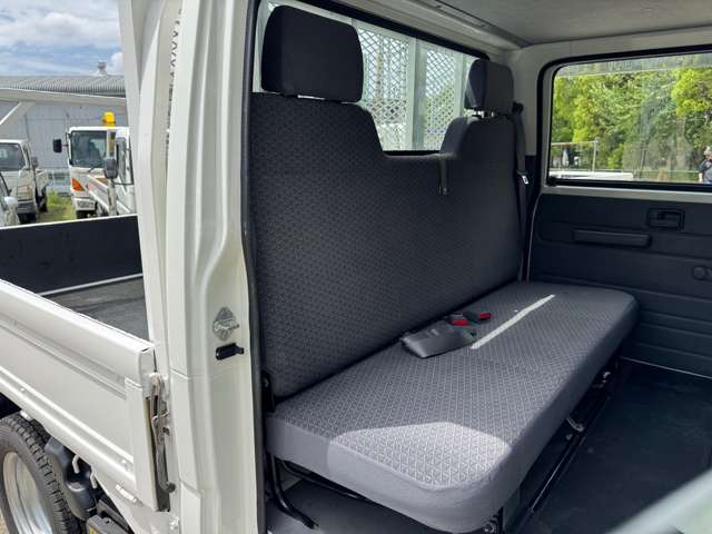Isuzu Elf 12