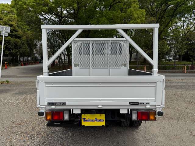 Isuzu Elf 7