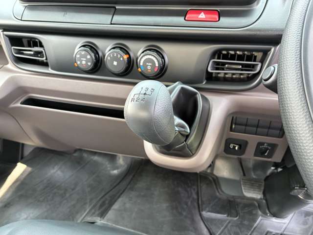 Mitsubishi Fuso Canter 12