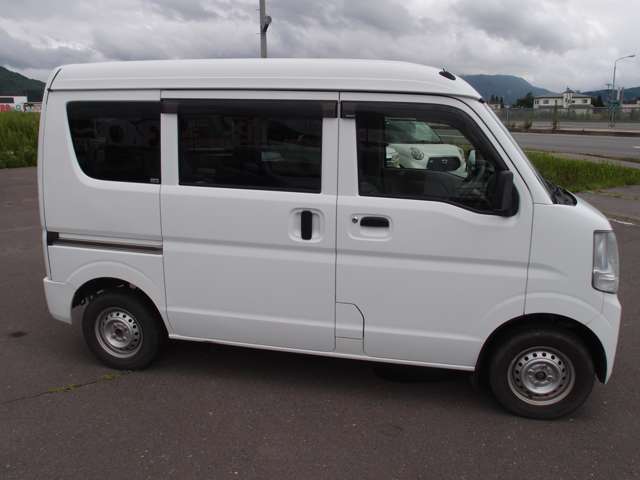 Nissan NV100 Clipper 4