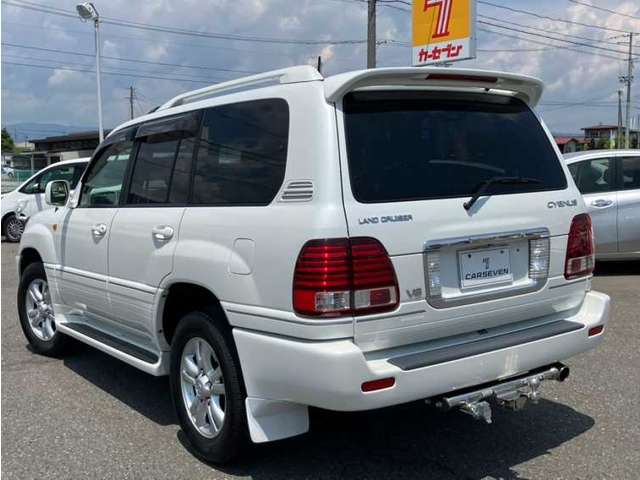 Toyota Land Cruiser Cygnus 11