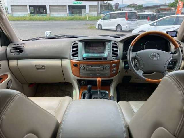 Toyota Land Cruiser Cygnus 2