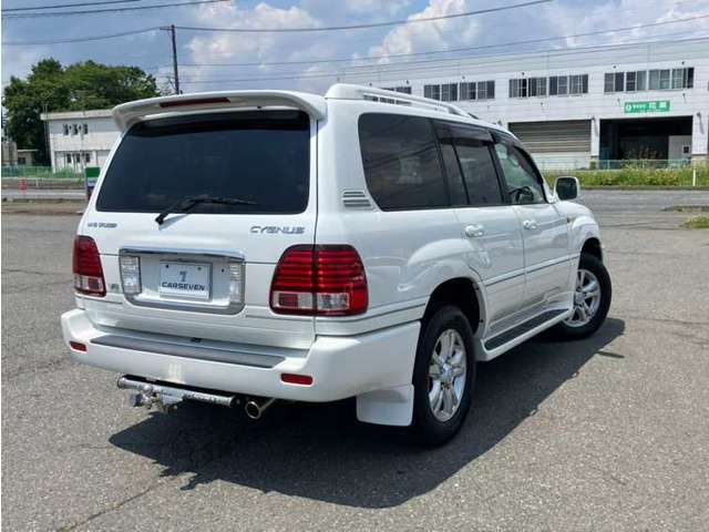 Toyota Land Cruiser Cygnus 3