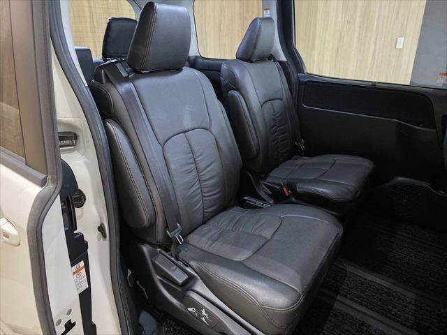 Toyota Voxy 11