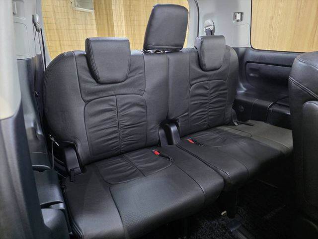 Toyota Voxy 12