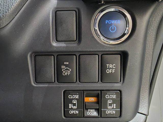 Toyota Voxy 9