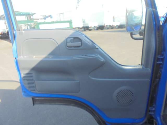 Isuzu Elf 4