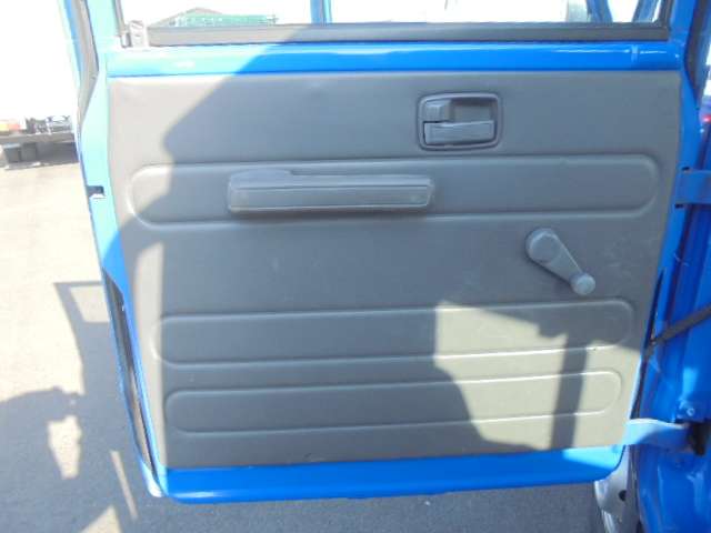Isuzu Elf 7
