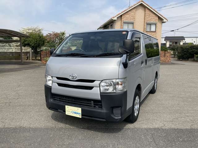Toyota Hiace Van 4