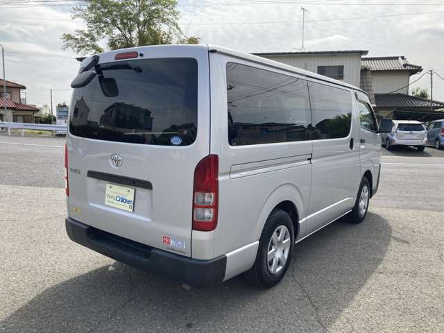 Toyota Hiace Van 9