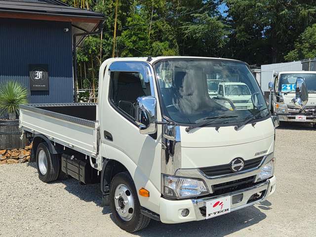 Hino Dutro 3