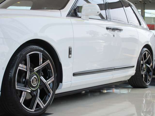 Rolls-Royce ブラックバッジカリナン 11
